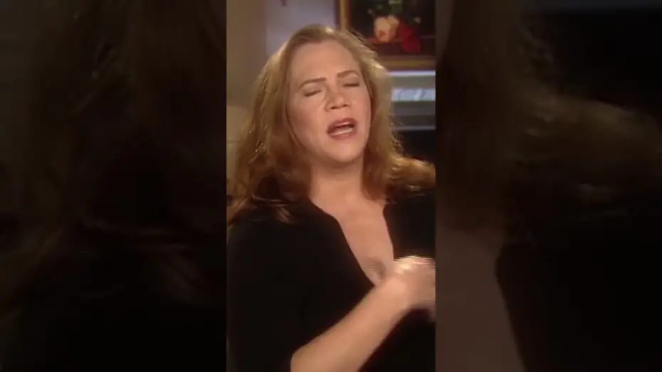 Видео к фильму Поймать вора | Kathleen Turner reflects on Cary Grant and Grace Kelly in Hitchcock&rsquo;s TO CATCH A THIEF.