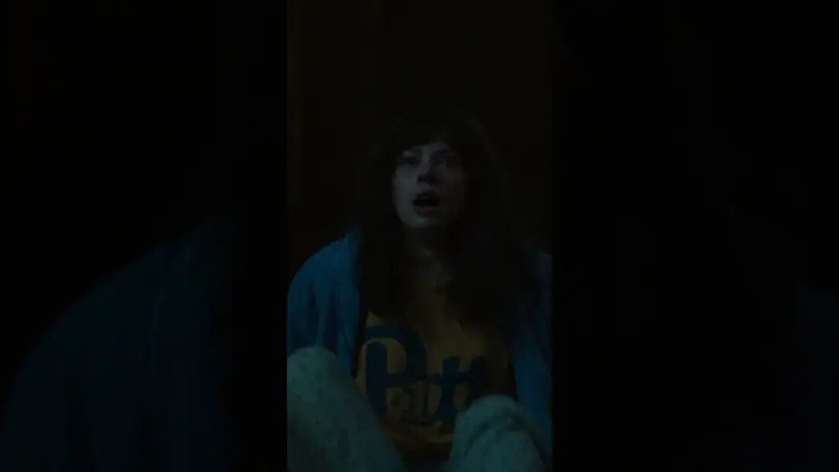 Видео к фильму Заклятие 4: Последний обряд | Watching scary movies in the dark be like
