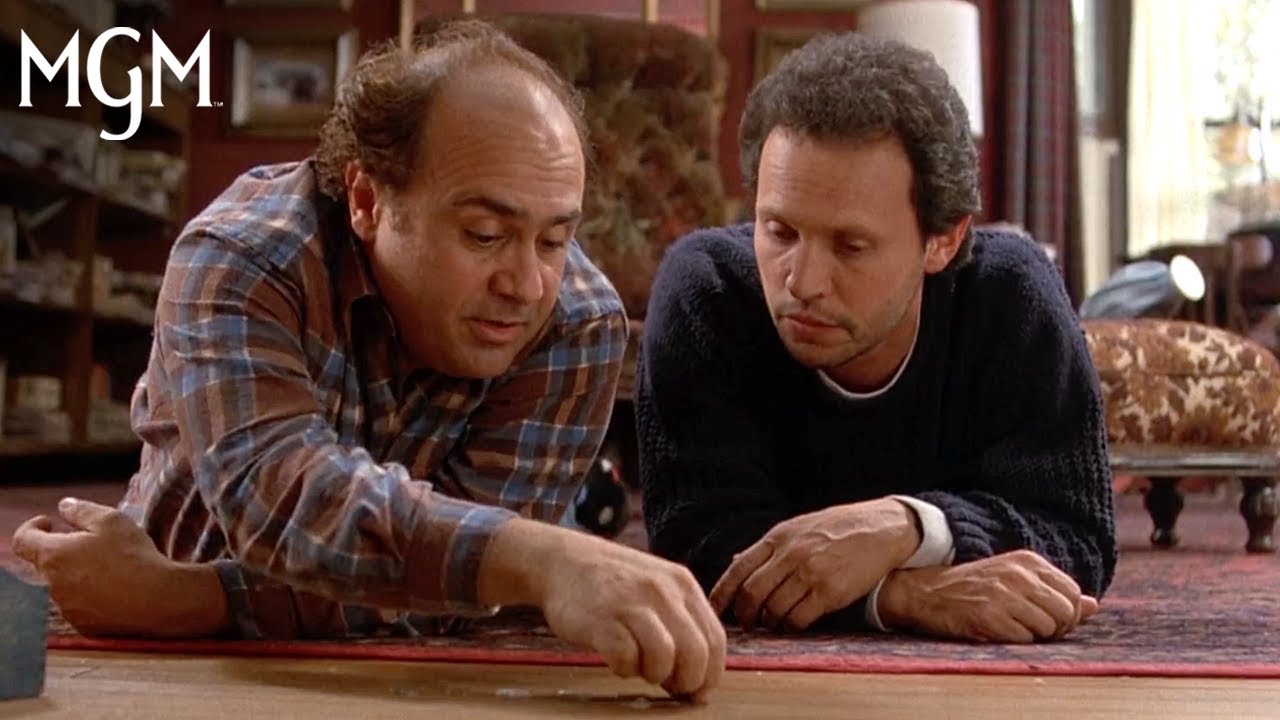 Видео к фильму Сбрось маму с поезда | Owen's Coin Collection