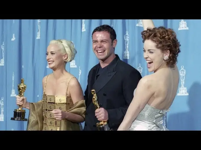 Видео к фильму Приключения Присциллы, королевы пустыни | The Adventures of Priscilla, Queen of the Desert Wins Costume Design: 1995 Oscars