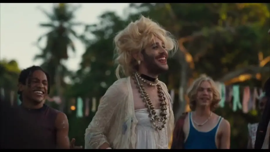 Видео к фильму Los Frikis | L&aacute;grimas Negras