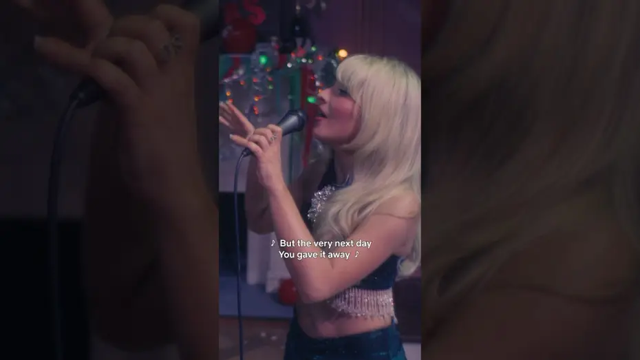 Видео к фильму Рождественская чепуха с Сабриной Карпентер | Sabrina Carpenter and Chappell Roan - Last Christmas Duet