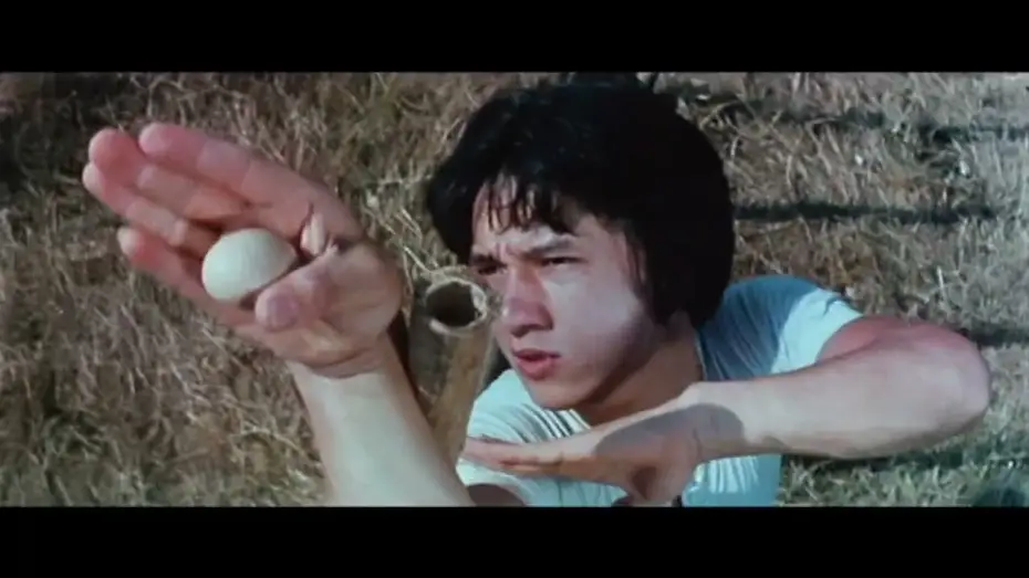 Видео к фильму Змея в тени орла | Jackie Chan Le chinois se d&eacute;cha&icirc;ne (1978) Bande Annonce Fran&ccedil;aise
