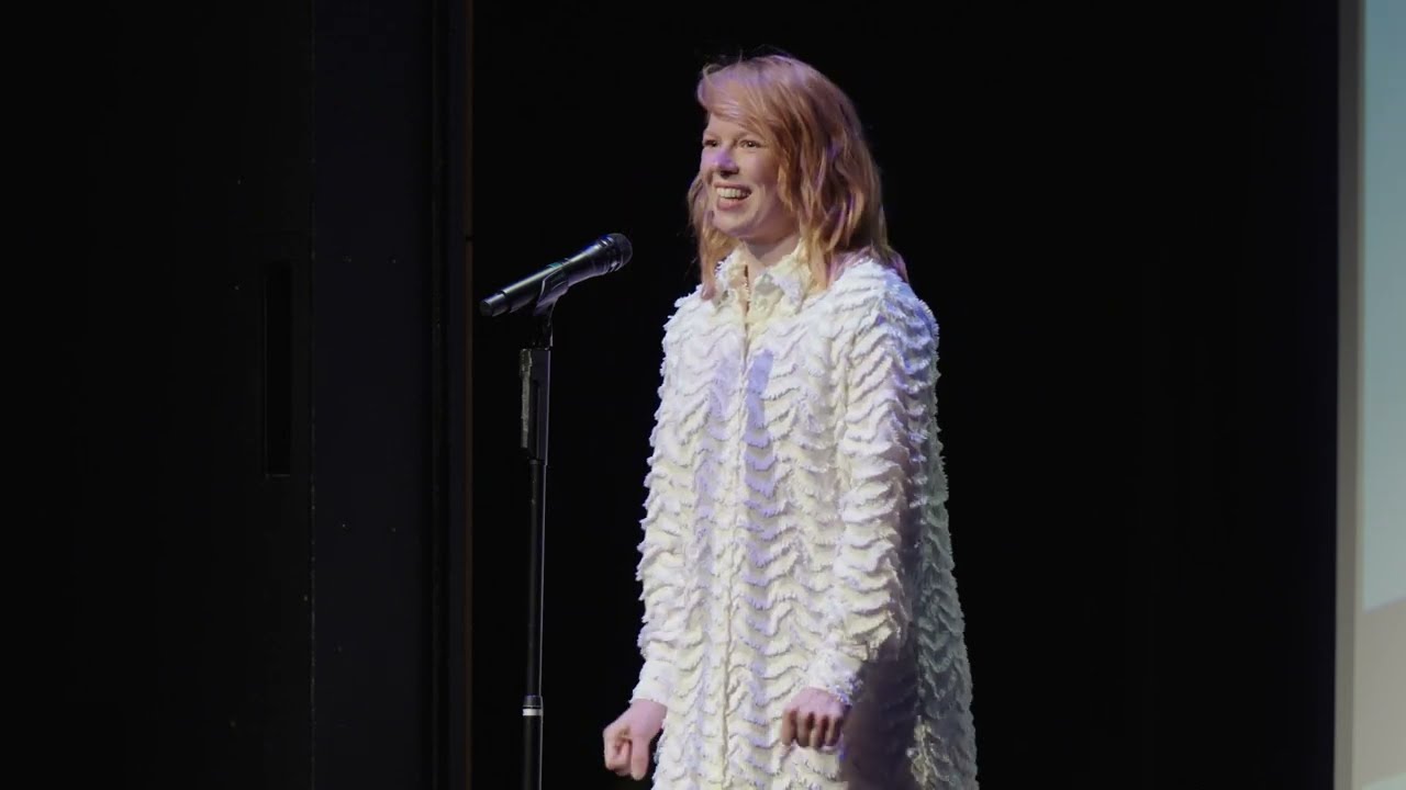 Видео к фильму Fallen Leaves | Alma P&ouml;ysti Introduces Fallen Leaves