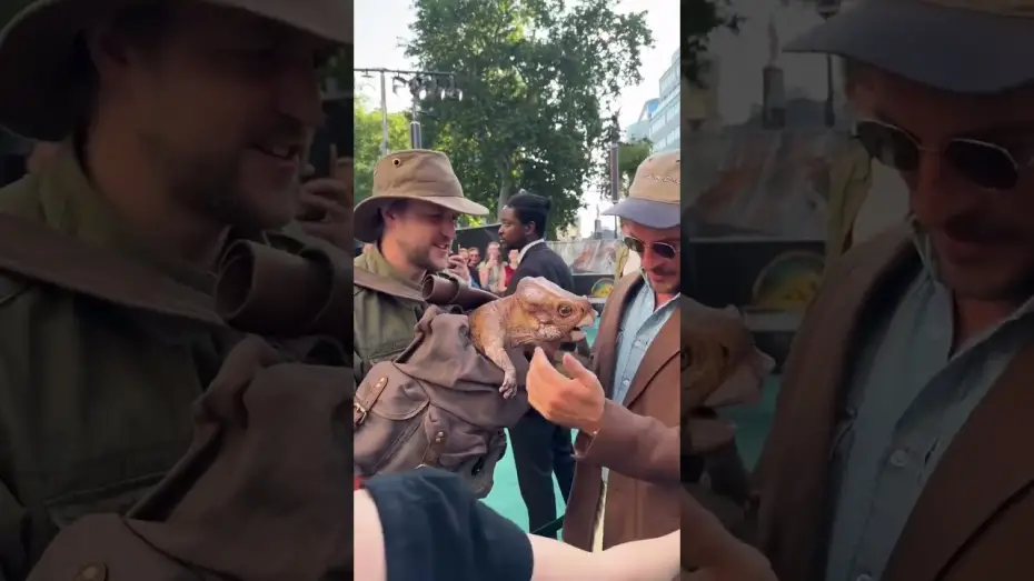 Видео к фильму Jurassic World Rebirth | Jonathan Bailey and Dolores together again