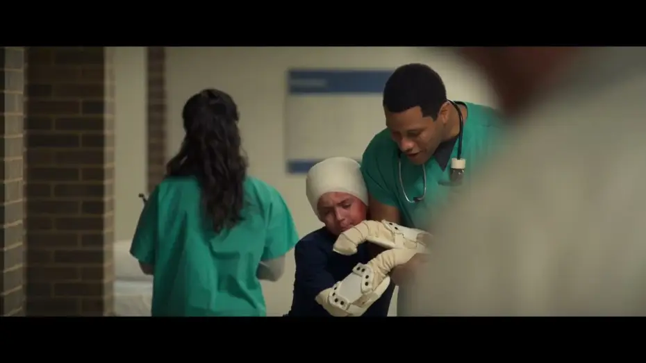 Видео к фильму Пламя души | Meet Nurse Roy