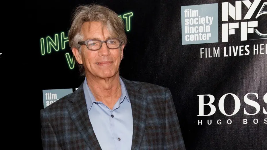 Видео к фильму Врождённый порок | NYFF52 "Inherent Vice" Red Carpet | Eric Roberts