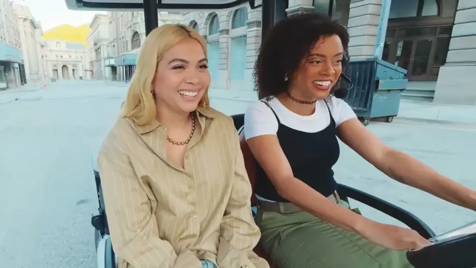 Видео к фильму Девушки любят девушек — Hayley Kiyoko's Favorite Moments & Memories From The Making of Girls Like Girls - Cart Confessions