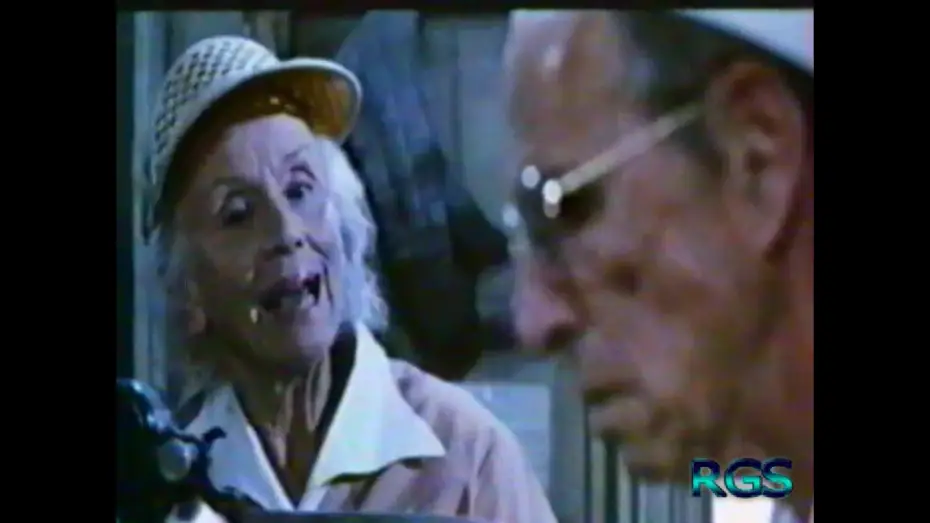 Видео к фильму Батарейки не прилагаются — Miracle sur la 8e rue - Bande d'annonce  VF.(Batteries Not Included).