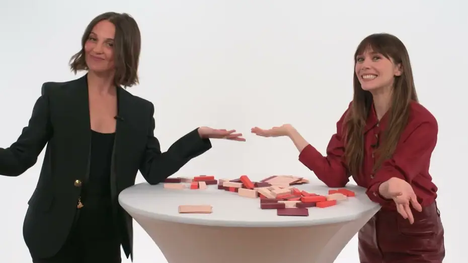 Видео к фильму Оценка | Elizabeth Olsen and Alicia Vikander Play Tumbling Towers