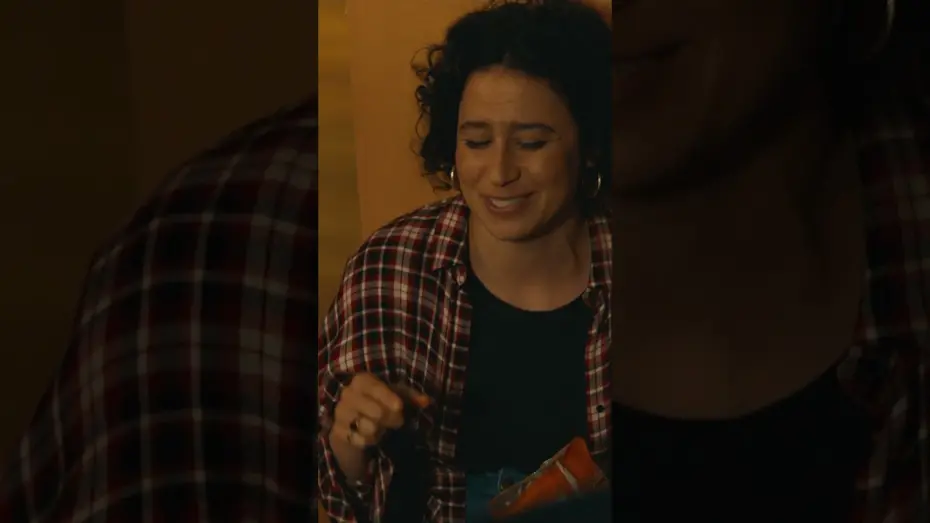 Видео к фильму Babes | Cheeto Dust