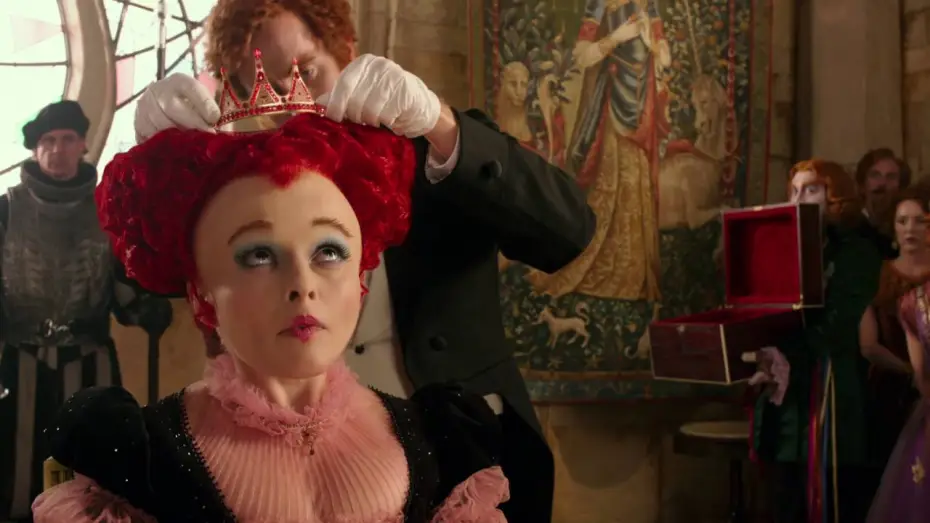 Видео к фильму Алиса в Зазеркалье | Alice de l'Autre C&ocirc;t&eacute; du Miroir - Extrait : Le couronnement de la Reine Rouge