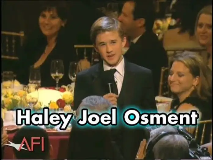 Видео к фильму Форрест Гамп | Haley Joel Osment On Being Tom Hanks' "Son" In FORREST GUMP
