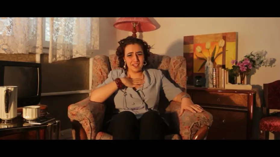 Видео к фильму Entre Dos Puertas | ENTRE DOS PUERTAS [TR&Aacute;ILER OFICIAL]