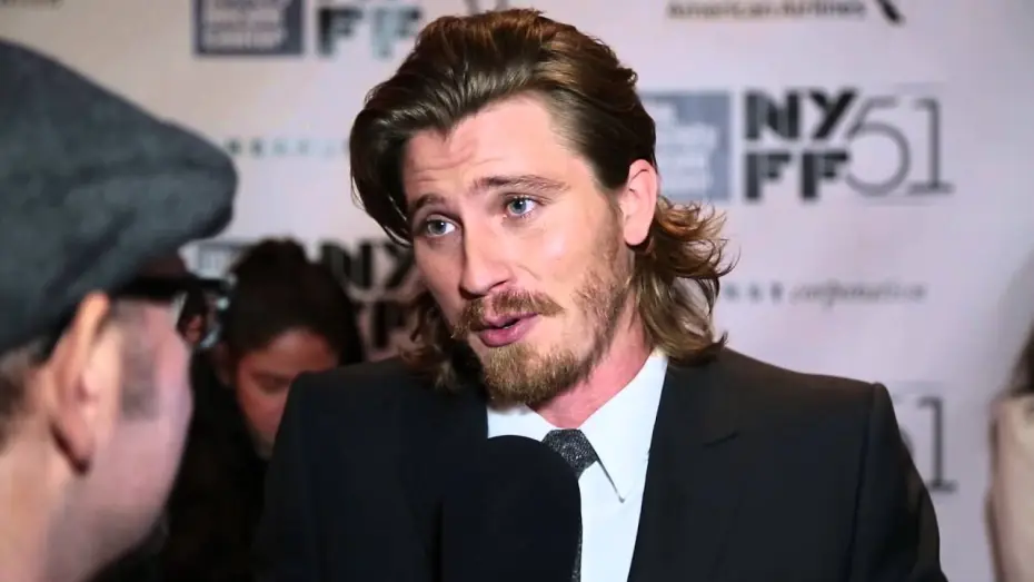 Видео к фильму Внутри Льюина Дэвиса | NYFF51: Garrett Hedlund - "Inside Llewyn Davis" Red Carpet