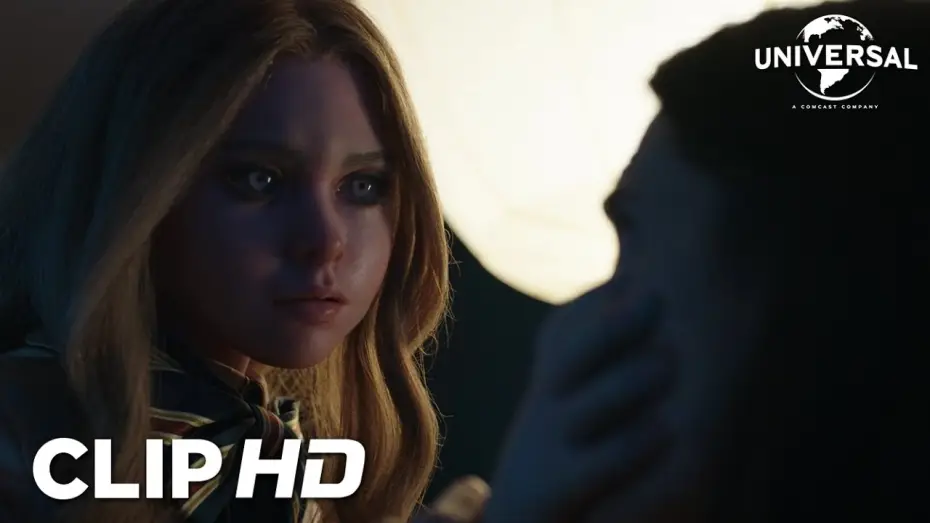 Видео к фильму М3ГАН | Clip - M3GAN intenta consolar a Cady mientras pelea con Gemma