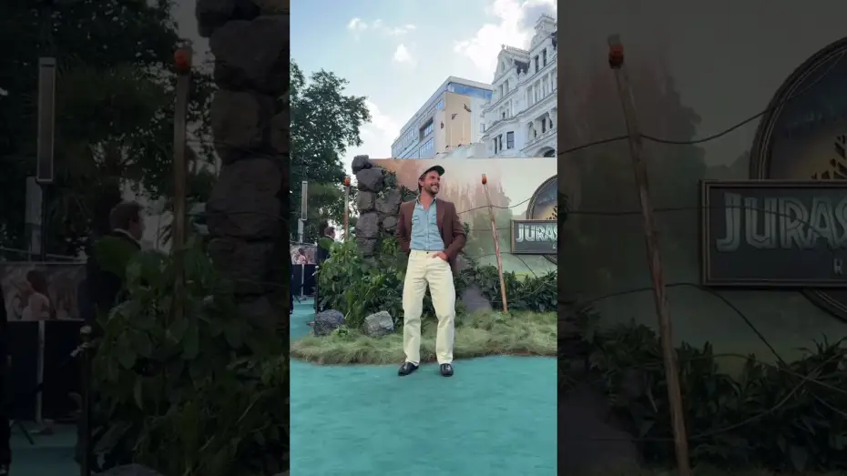 Видео к фильму Jurassic World Rebirth | Jonathan Bailey is back in London for the World Premiere of Jurassic World Rebirth