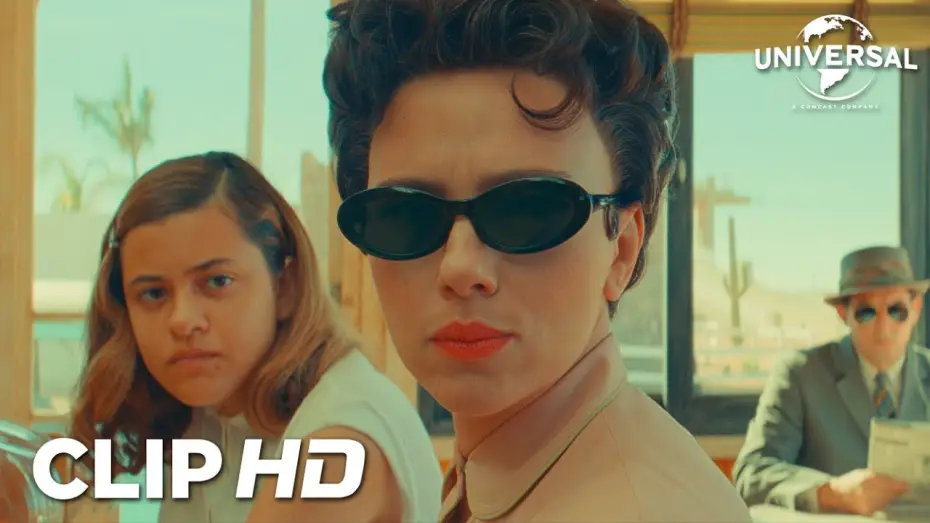 Видео к фильму Город астероидов — Clip - No ha pedido permiso