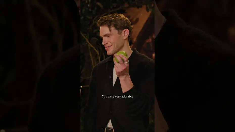 Видео к фильму Snow White | Red Apple or Green Apple?