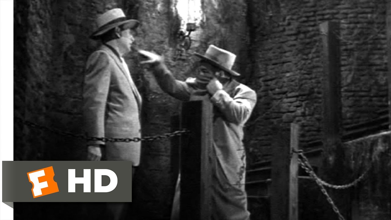 Видео к фильму Эбботт и Костелло встречают Франкенштейна | Abbott and Costello Meet Frankenstein (6/11) Movie CLIP - Where Are They? (1948) HD
