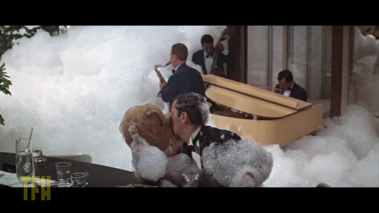 Видео к фильму Вечеринка | Michael Lehmann on THE PARTY