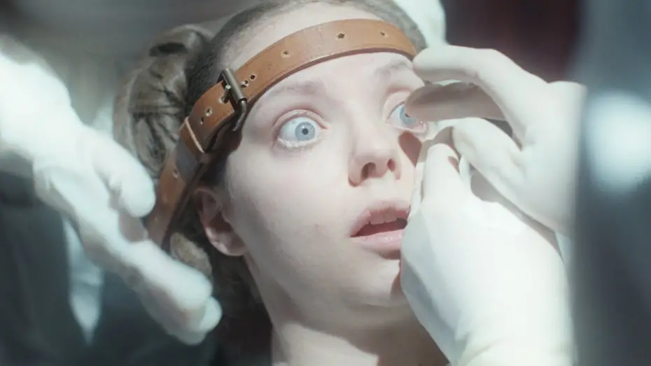 Видео к фильму Гадкая сестра | Боди-хоррор &laquo;Гадкая сестра&raquo; в кино с 5 июня