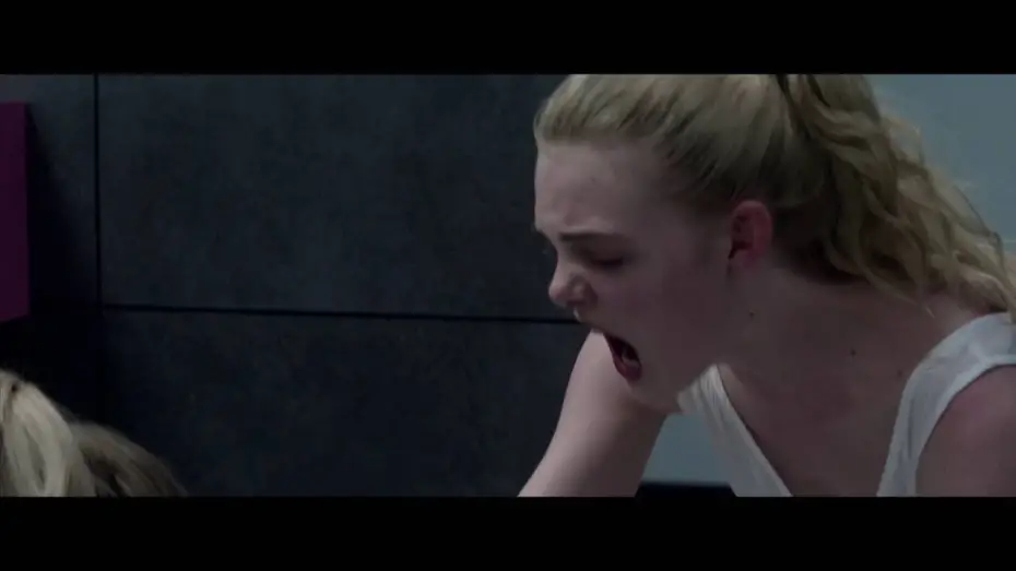 Видео к фильму Неоновый демон | 'Special'