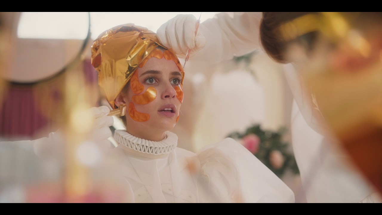 Видео к фильму Райские холмы | Paradise Hills - Makeover