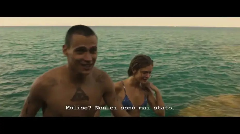 Видео к фильму Хочу сейчас | FINO ALLA FINE di Gabriele Muccino (2024) - Clip "Vuoi tuffarti con me?"