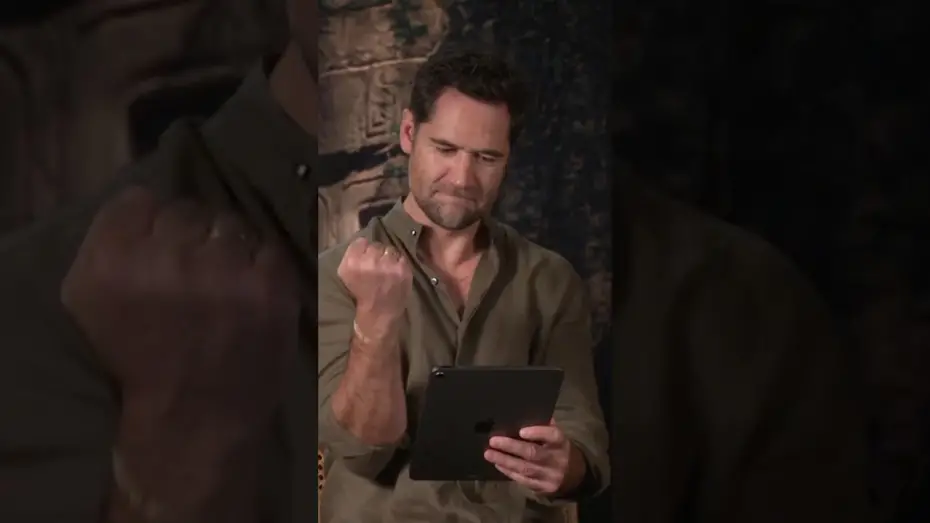 Видео к фильму Jurassic World Rebirth | Rupert Friend & Manuel Garcia-Rulfo play the Jurassic World Rebirth 16-Bit game!