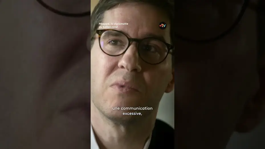 Видео к фильму Mbapp&eacute;, la diplomatie du ballon rond | La pol&eacute;mique lanc&eacute;e par Emmanuel Macron lors de la Coupe du monde 2022