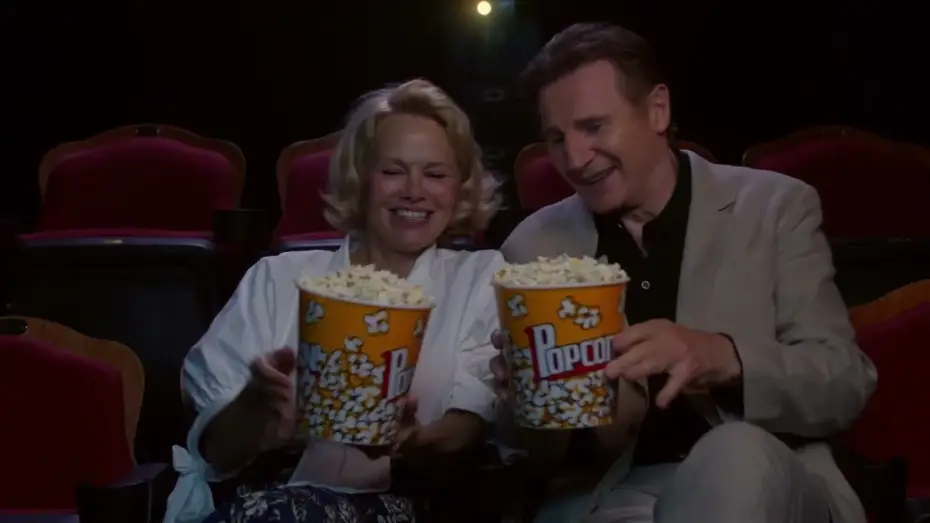 Видео к фильму Голый пистолет | La qu&iacute;mica entre LIAM NEESON Y PAMELA ANDERSON [VOSE]