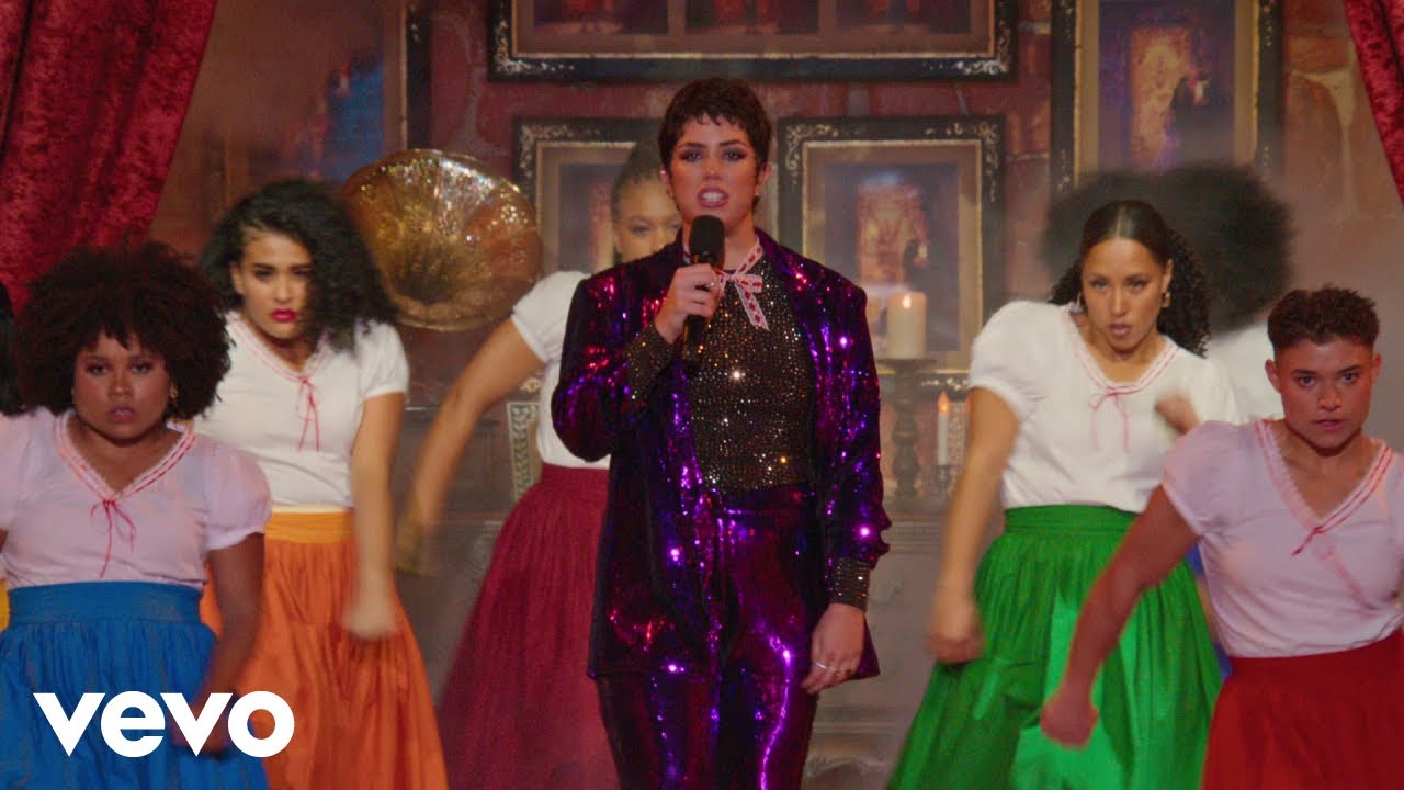 Видео к фильму Encanto at the Hollywood Bowl | Surface Pressure