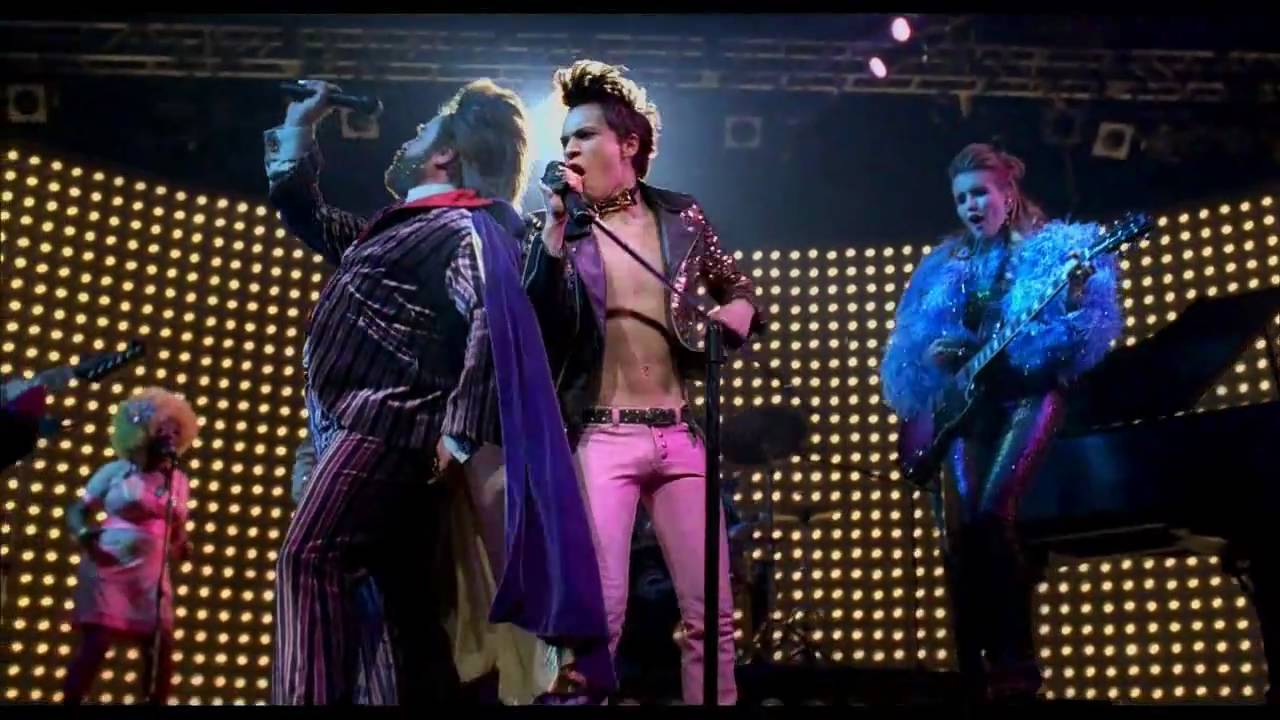 Видео к фильму Это очень забавная история | Under Pressure Clip