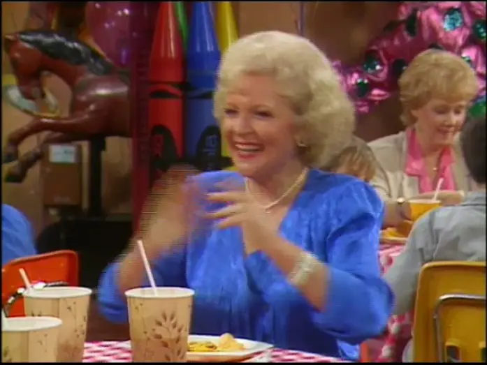 Видео к сериалу Золотые девочки — Les Craquantes (The Golden Girls) en DVD