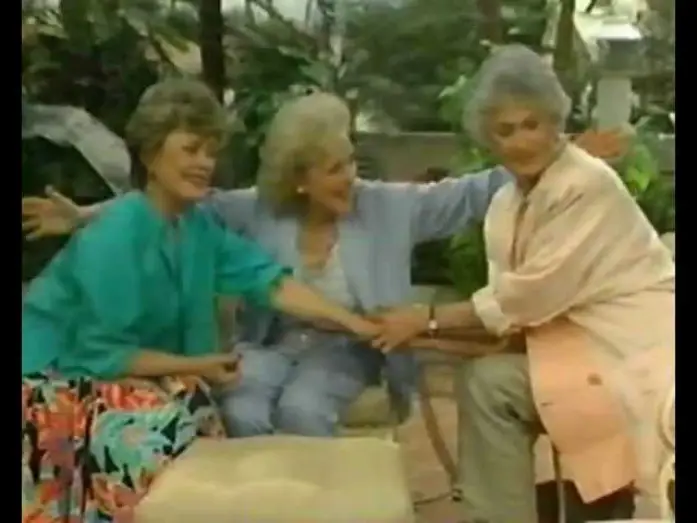 Видео к сериалу Золотые девочки — Les Craquantes (The Golden Girls French Theme)