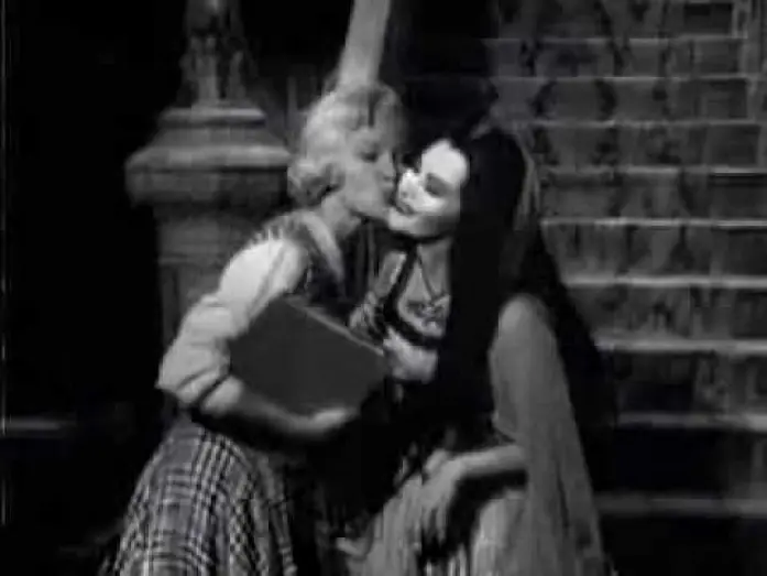 Видео к сериалу Семейка монстров — Munsters Season 1 Opening