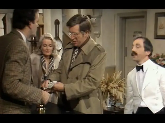Видео к сериалу Отель «Фолти Тауэрс» — Fawlty Towers: Reserving a table for dinner