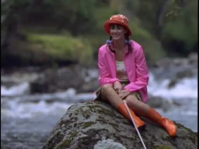 Видео к сериалу Монарх Глена — MOTG - Archie and Lexie fish in the River Bogle