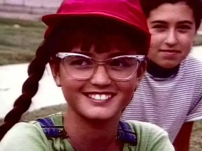 Видео к сериалу Чудесные годы — The Wonder Years 1988 - 1993 Opening and Closing Theme  (With Snippets)