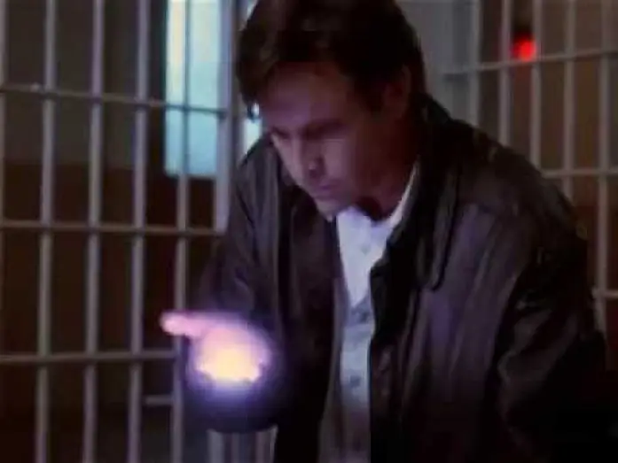 Видео к сериалу Звездный человек — Starman -  TV Series Opening Credits