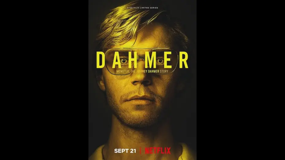 Видео к сериалу Монстр: История Джеффри Дамера — DAHMER : MONSTRE - L'HISTOIRE DE JEFFREY DAHMER (2022) Bande Annonce Officielle VF