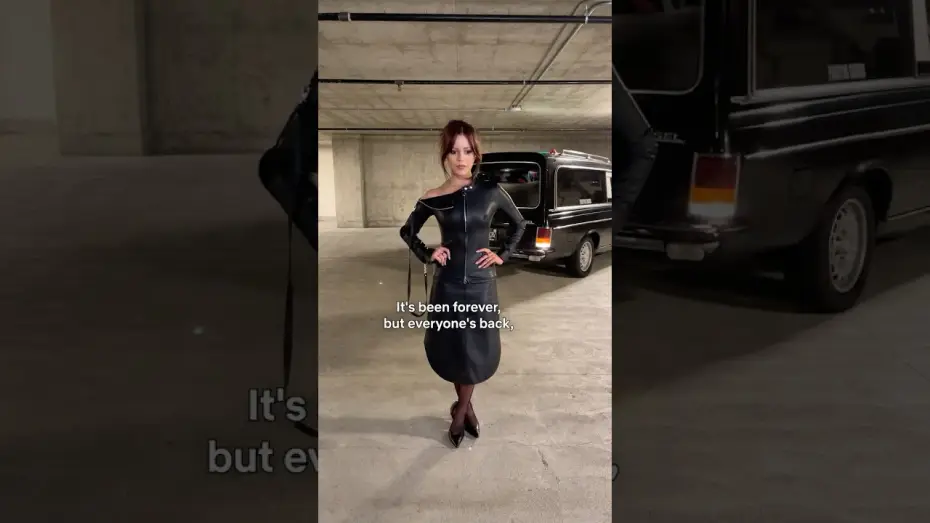 Видео к сериалу Уэнздей — jenna. hey, jenna. JENNA!!! season 2 is coming tomorrow!
