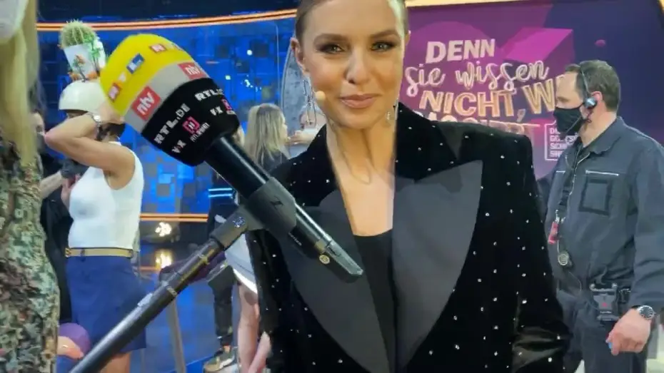 Видео к сериалу Denn sie wissen nicht, was passiert — Denn sie wissen nicht, was passiert - Live in der Werbepause