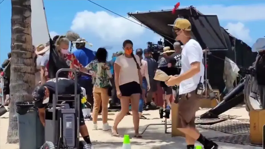 Видео к сериалу Морская полиция: Гавайи — An exclusive bts video of filming at the Hilton Hawaiian Village.
