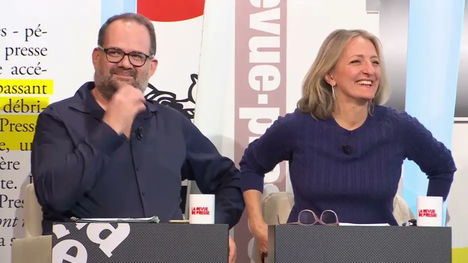 Видео к сериалу La revue de presse — Un insecte sur le plateau et l'émission devient lunaire !