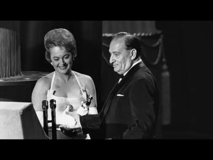 Видео к сериалу Церемония вручения премии «Оскар» — "Lawrence of Arabia" winning Best Picture