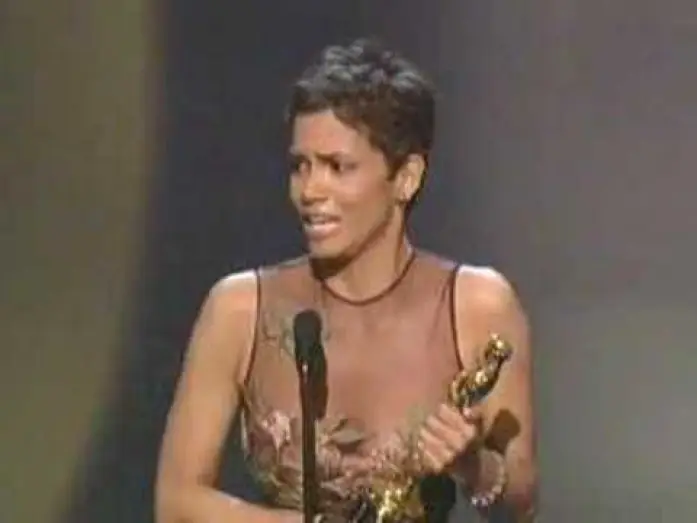 Видео к сериалу Церемония вручения премии «Оскар» — Halle Berry Wins Best Actress: 74th Oscars (2002)