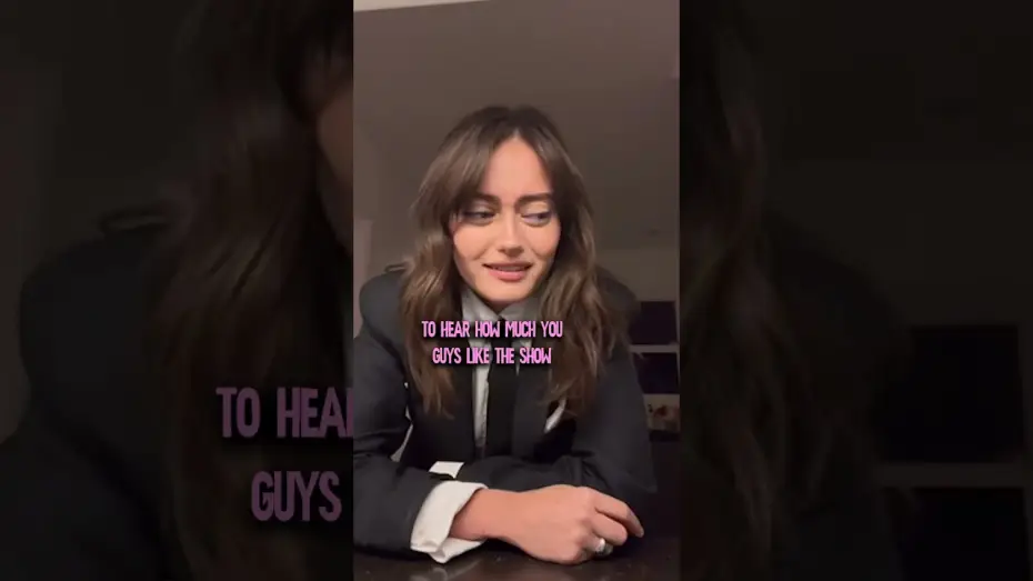 Видео к сериалу Дорогуша — Ella Purnell has a killer announcement. Sweetpea will return for Season 2.