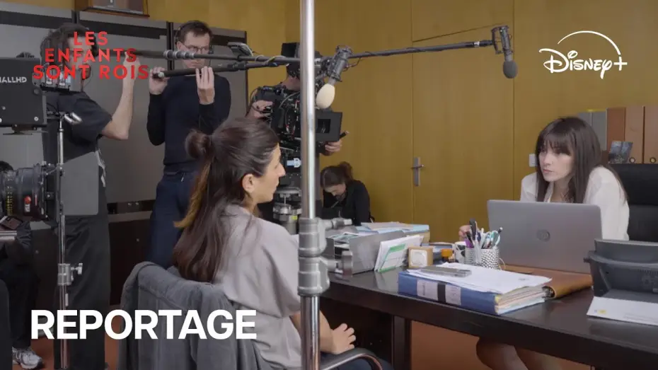 Видео к сериалу Les Enfants sont rois — Les enfants sont rois - Reportage : Les défis de l'adaptation